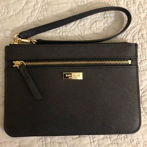 Medium-sized wristlet